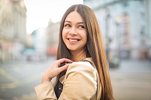 a woman in the city with weft hair extensions
